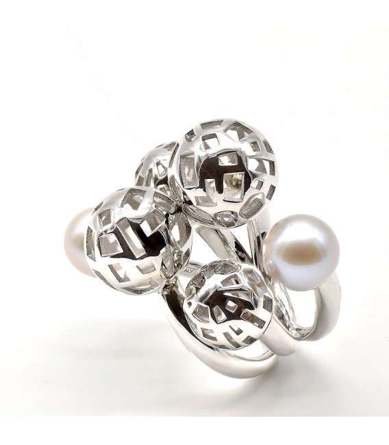 Silver ring with pearls